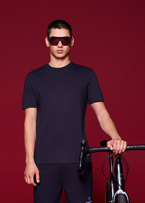 The cycling glasses combine patented click-in technology combined with minimalist design.