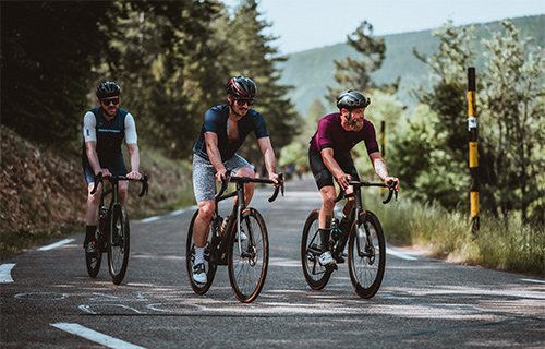 Men on a road bike ride via Sault up Mont Ventoux wearing ILEVE DISTRICT cycling glasses